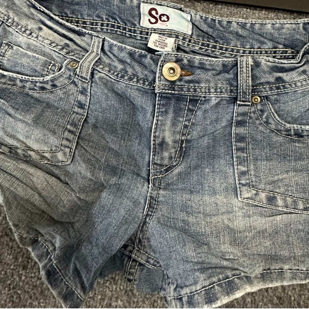 SO Denim Shorts Womens Size 7 Blue Low Rise Light Wash Casual Fair Stained